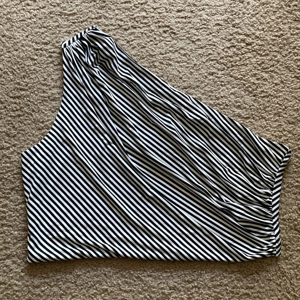 One shoulder top - Picture 1 of 3